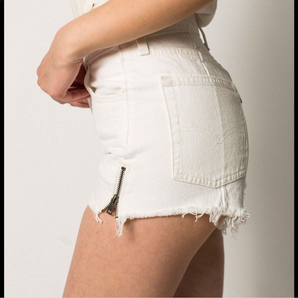 Levi's 501 Altered White Denim Zipper jeans Shorts Size 31